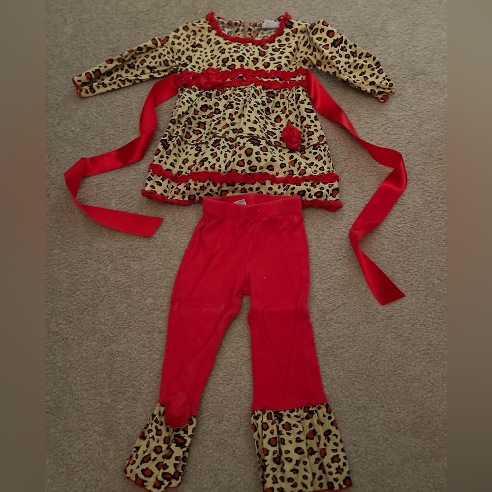 Toddler matching leopard red Ann Loren top and bottom set